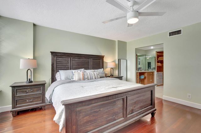 14 Royal Palm Way 102, Boca Raton, FL 33432