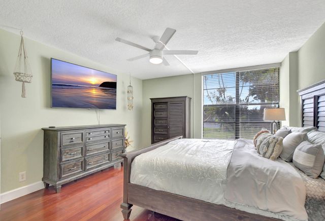 14 Royal Palm Way 102, Boca Raton, FL 33432