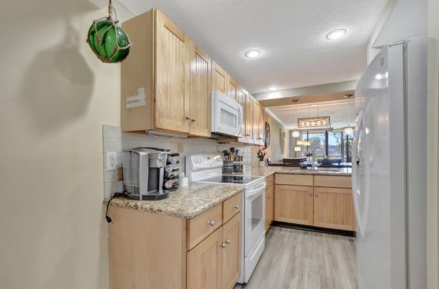 14 Royal Palm Way 102, Boca Raton, FL 33432