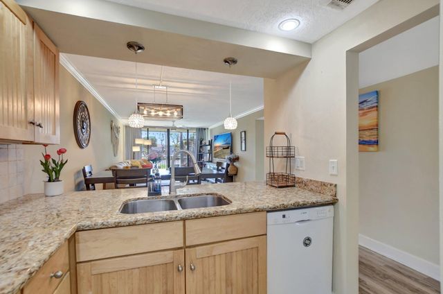 14 Royal Palm Way 102, Boca Raton, FL 33432