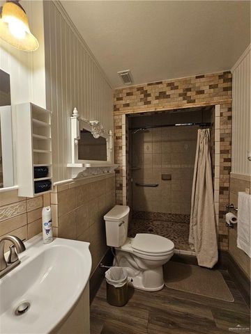 2704 N 6th Street, Mcallen, TX 78501