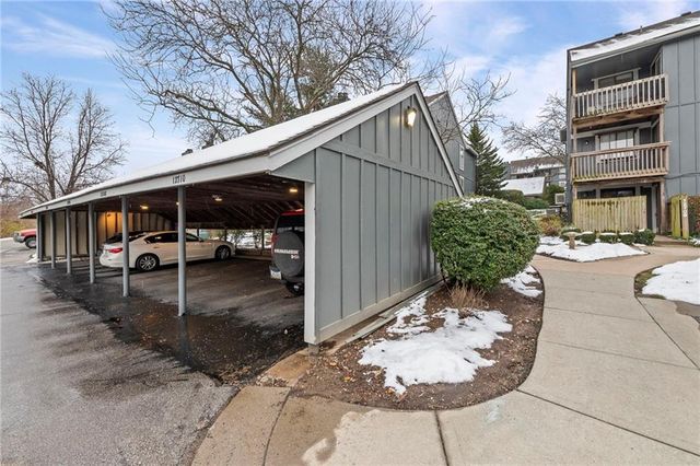 12708 W 110th Terrace, Overland Park, KS 66210