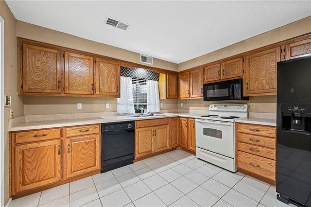 12708 W 110th Terrace, Overland Park, KS 66210