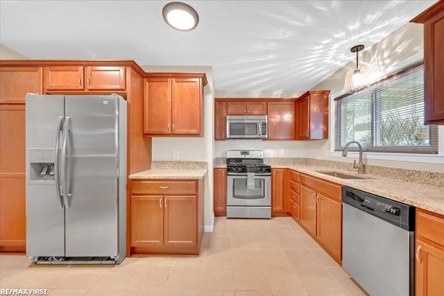 30248 Rosebriar Street, Saint Clair Shores, MI 48082