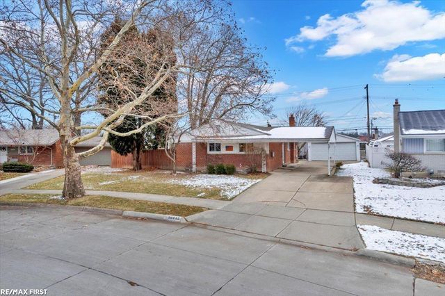 30248 Rosebriar Street, Saint Clair Shores, MI 48082