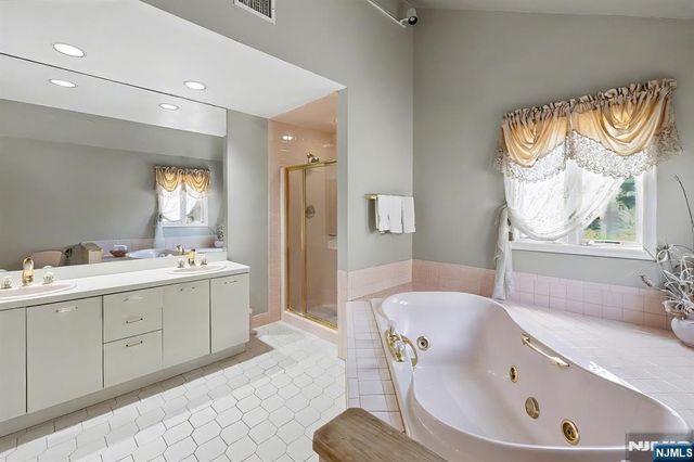 47 Broadway, Woodcliff Lake, NJ 07677