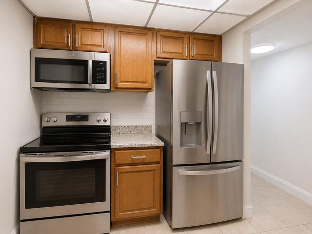 6043 10TH Avenue N 131, Greenacres, FL 33463