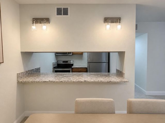 6043 10TH Avenue N 131, Greenacres, FL 33463