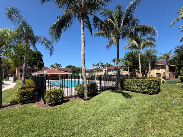 6043 10TH Avenue N 131, Greenacres, FL 33463
