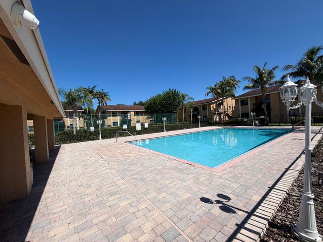 6043 10TH Avenue N 131, Greenacres, FL 33463