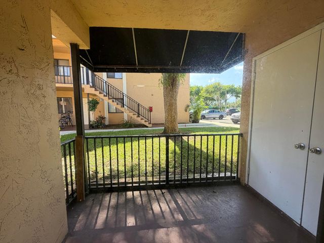 6043 10TH Avenue N 131, Greenacres, FL 33463