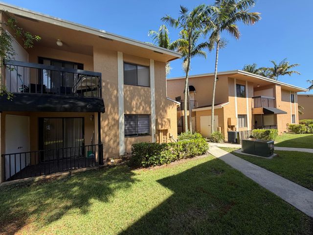 6043 10TH Avenue N 131, Greenacres, FL 33463
