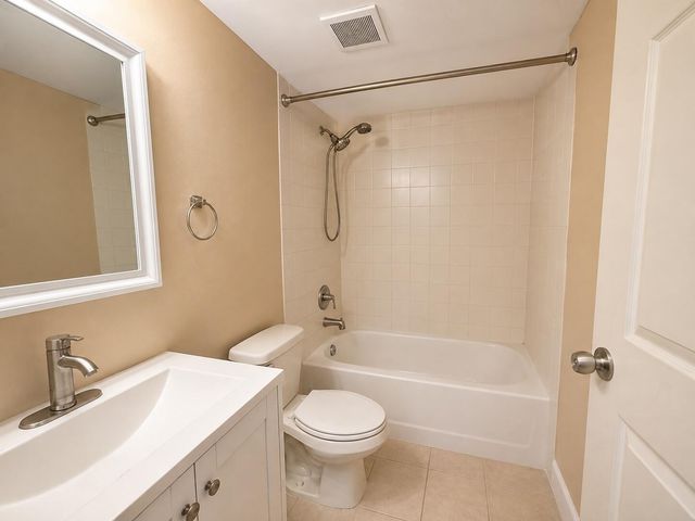6043 10TH Avenue N 131, Greenacres, FL 33463
