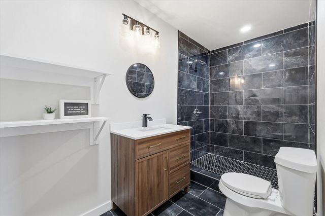 800 Wyatt Street, Waxahachie, TX 75165