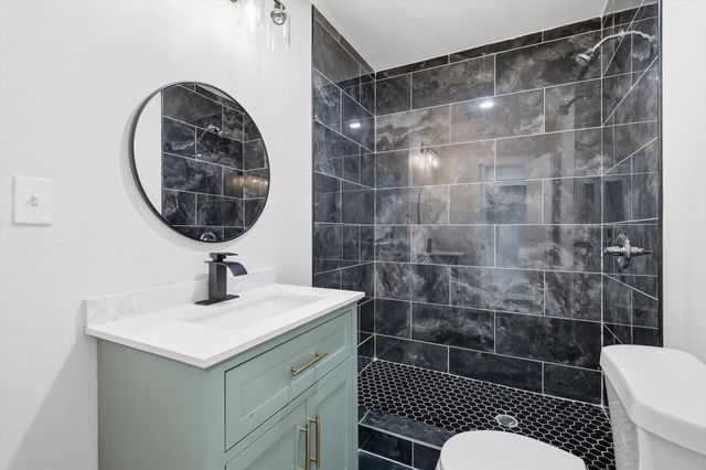 800 Wyatt Street, Waxahachie, TX 75165