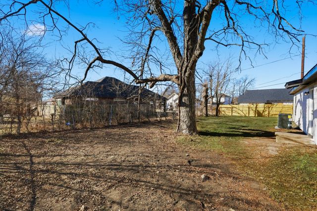 800 Wyatt Street, Waxahachie, TX 75165