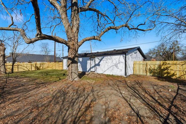 800 Wyatt Street, Waxahachie, TX 75165