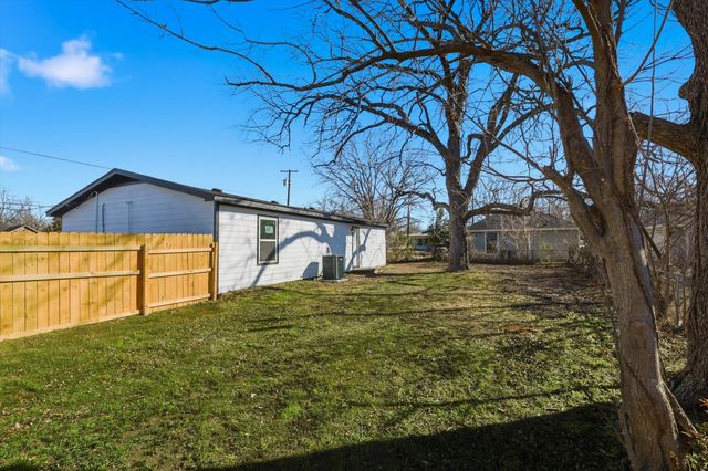 800 Wyatt Street, Waxahachie, TX 75165