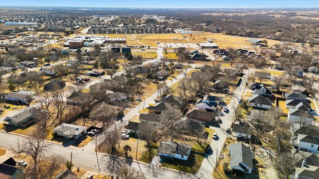 800 Wyatt Street, Waxahachie, TX 75165