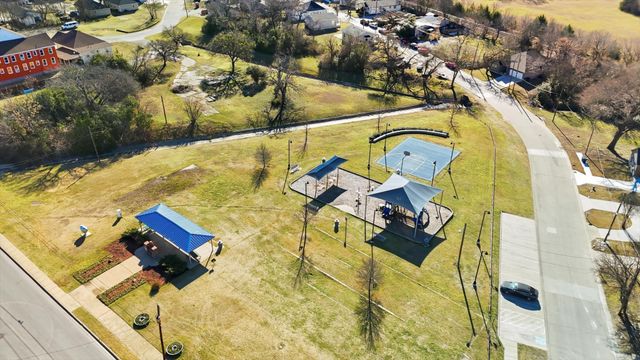 800 Wyatt Street, Waxahachie, TX 75165