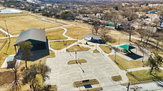 800 Wyatt Street, Waxahachie, TX 75165