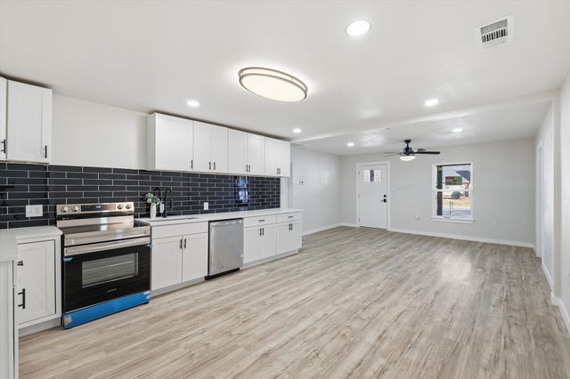 800 Wyatt Street, Waxahachie, TX 75165