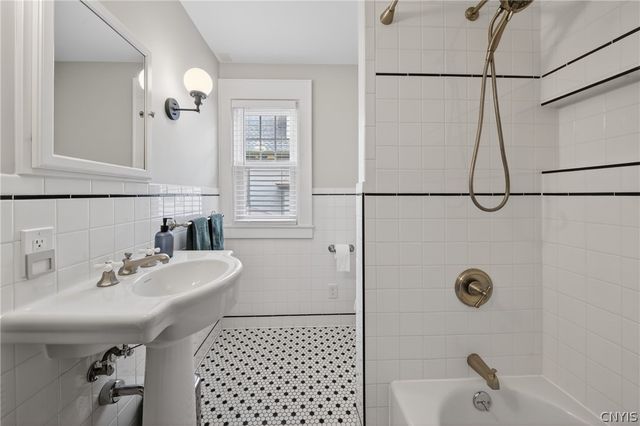 213 Cambridge Street, Syracuse, NY 13210