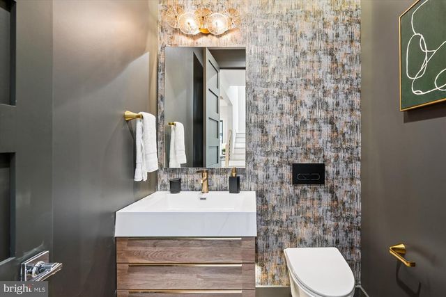 6707 HALLWOOD AVE, Falls Church, VA 22046