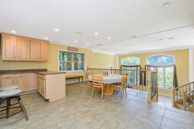16 Diana Trail, Staten Island, NY 10304