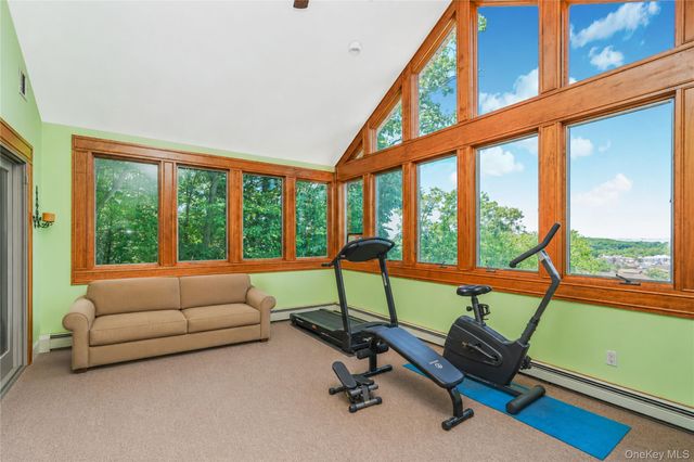 16 Diana Trail, Staten Island, NY 10304