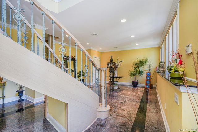 16 Diana Trail, Staten Island, NY 10304