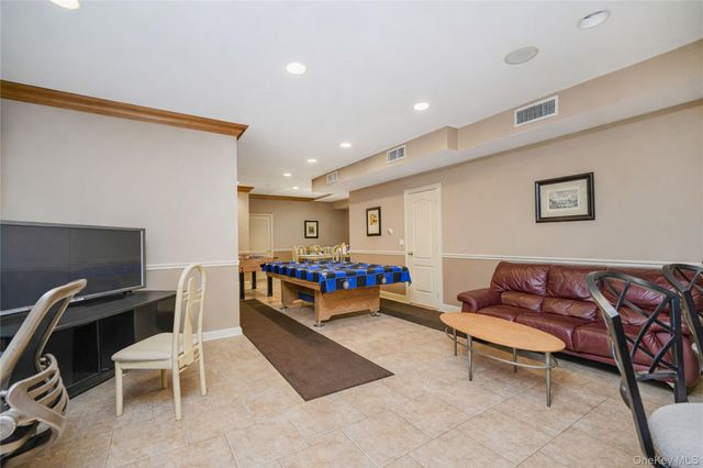 16 Diana Trail, Staten Island, NY 10304
