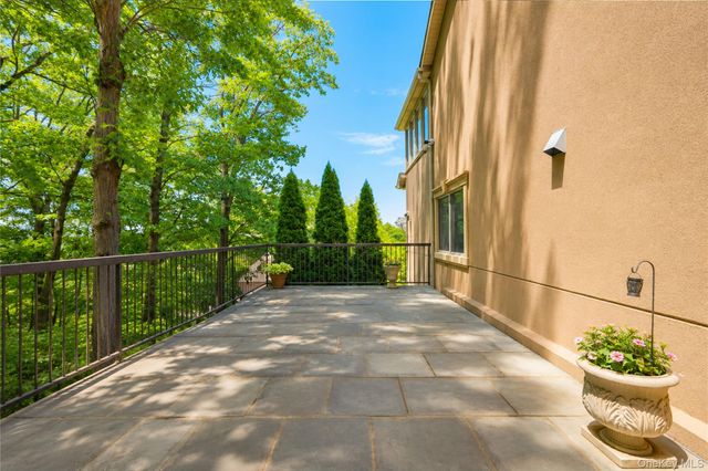 16 Diana Trail, Staten Island, NY 10304