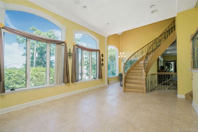 16 Diana Trail, Staten Island, NY 10304