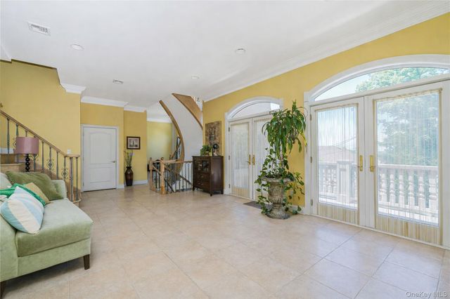 16 Diana Trail, Staten Island, NY 10304