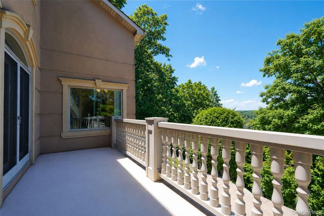 16 Diana Trail, Staten Island, NY 10304