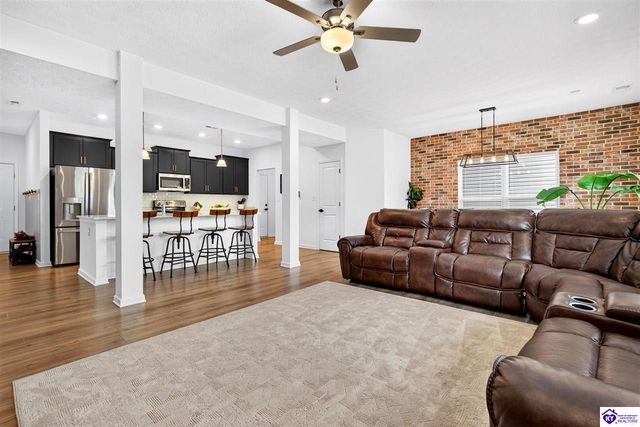17012 Meander Way, Louisville, KY 40245