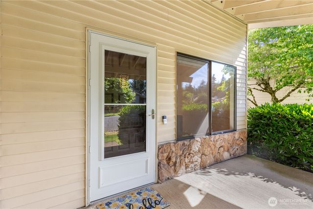 932 S 245th Place, Des Moines, WA 98198