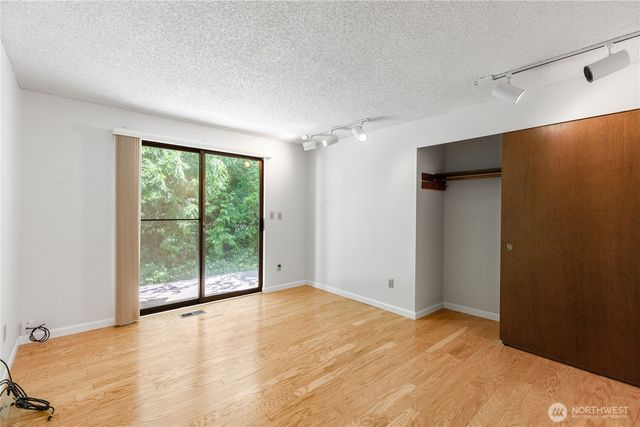 932 S 245th Place, Des Moines, WA 98198