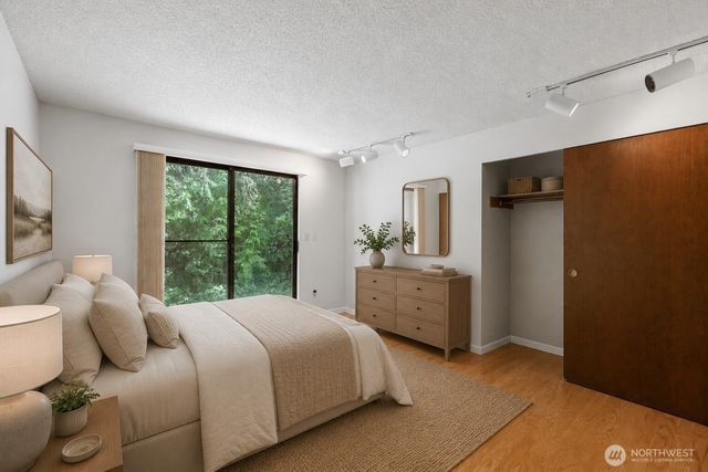 932 S 245th Place, Des Moines, WA 98198