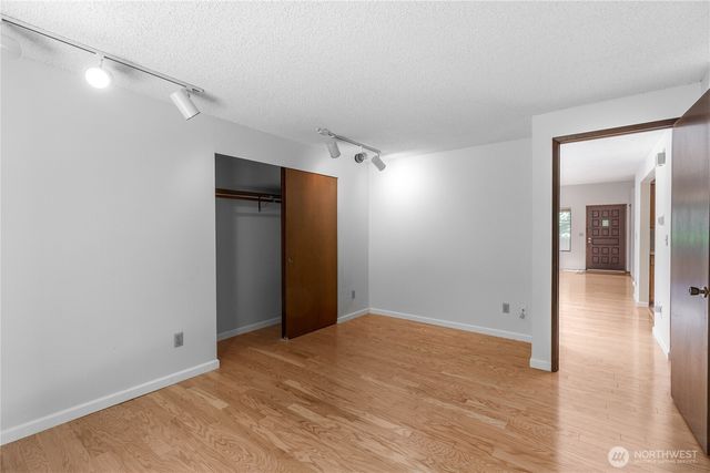 932 S 245th Place, Des Moines, WA 98198