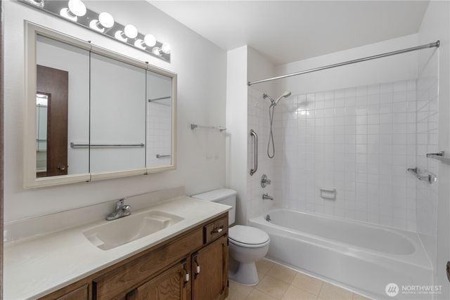 932 S 245th Place, Des Moines, WA 98198