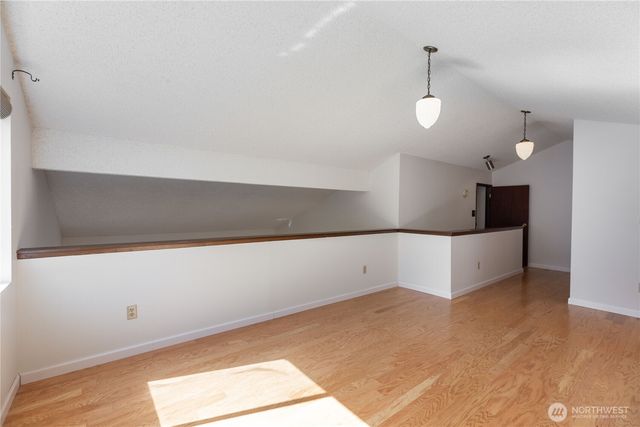 932 S 245th Place, Des Moines, WA 98198