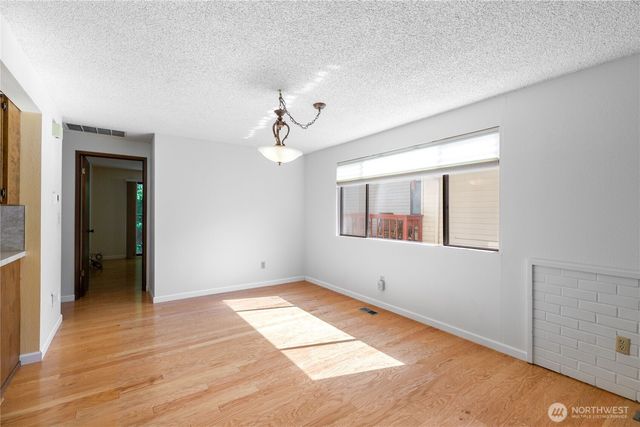 932 S 245th Place, Des Moines, WA 98198