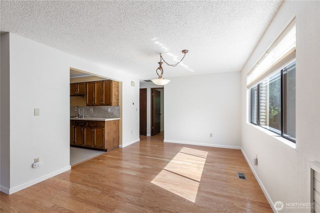 932 S 245th Place, Des Moines, WA 98198
