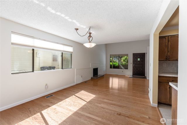 932 S 245th Place, Des Moines, WA 98198