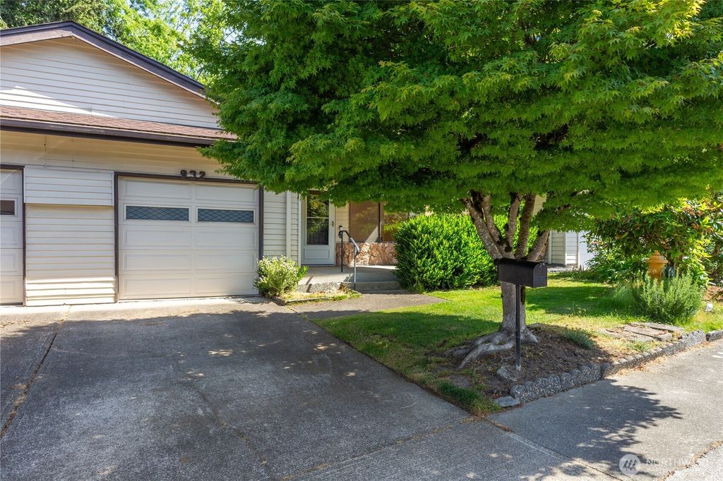 932 S 245th Place, Des Moines, WA 98198