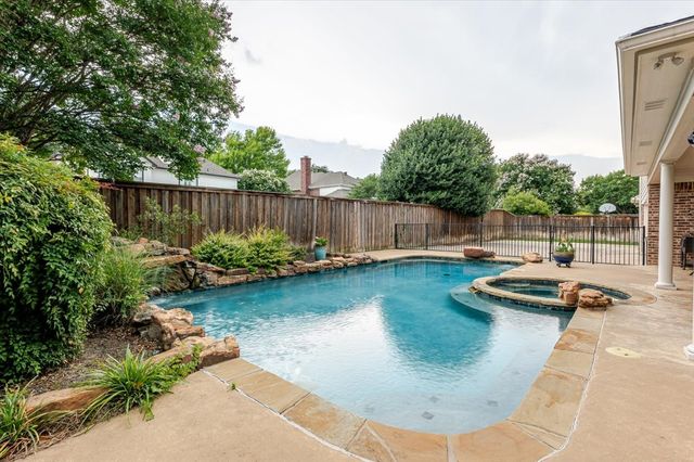 6717 Savannah Lane, Fort Worth, TX 76132