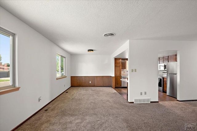 208 Starlite Dr, Pueblo, CO 81005