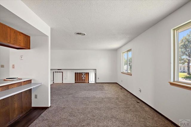 208 Starlite Dr, Pueblo, CO 81005